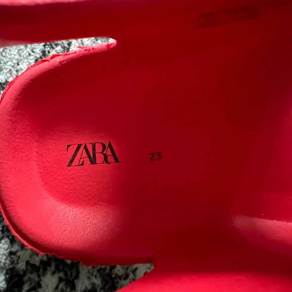 Zara Kids Red Buckle Sandals size‎ 23
